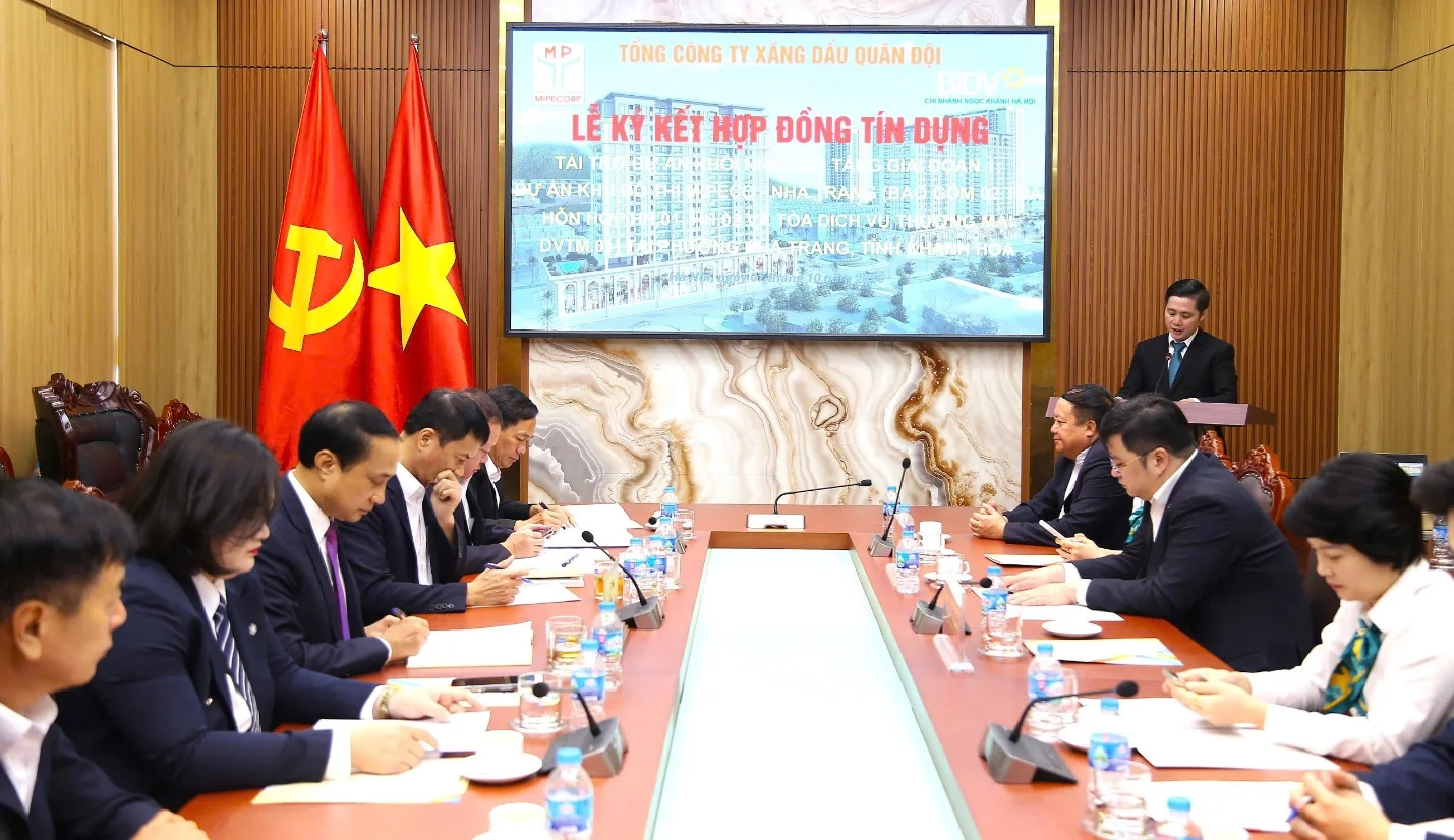 Phát biểu tại lễ ký kết hợp đồng tín dụng.